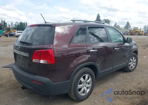 2011 Kia Sorento Lx z USA, uszkodzony, nr VIN 5XYKTDA11BG022732